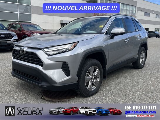 TOYOTA RAV4 XLE AWD *** UN PROPRIO + TOIT + CUIR + CLEAN CARFAX *** 2025 Argent