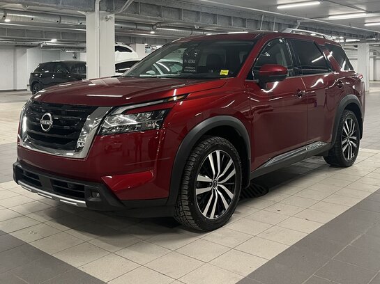 Nissan Pathfinder Platinum 4WD *** UN PROPRIO + NAV + TOIT + CLEAN CARFAX + 7 PLACES *** 2023 Rouge